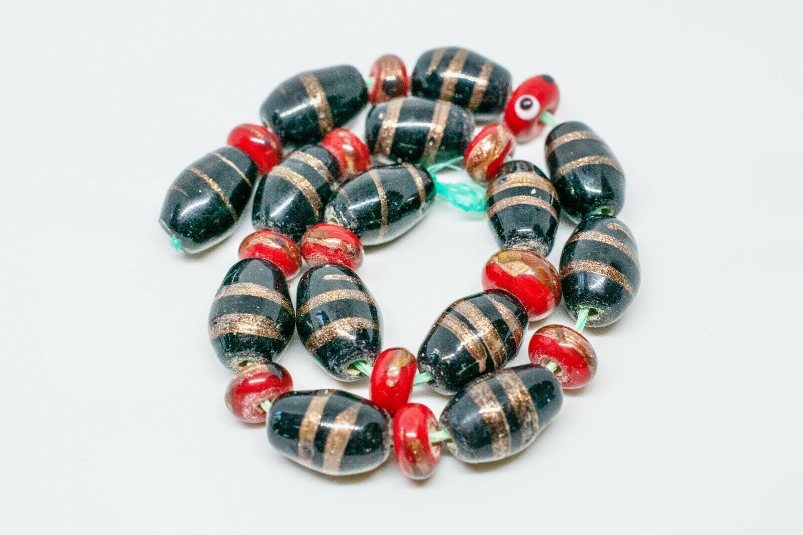 14 Handgearbeitete Muranoglasperlen in schwarz mit rotem zwischenstück Ø 9,5mm